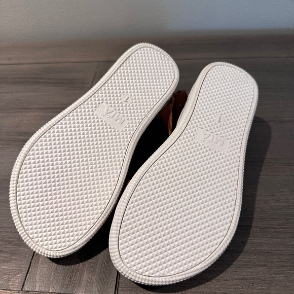 Brand new w/o tags MIA Kids Ashleyy Leather Sandals - Picture 3 of 5